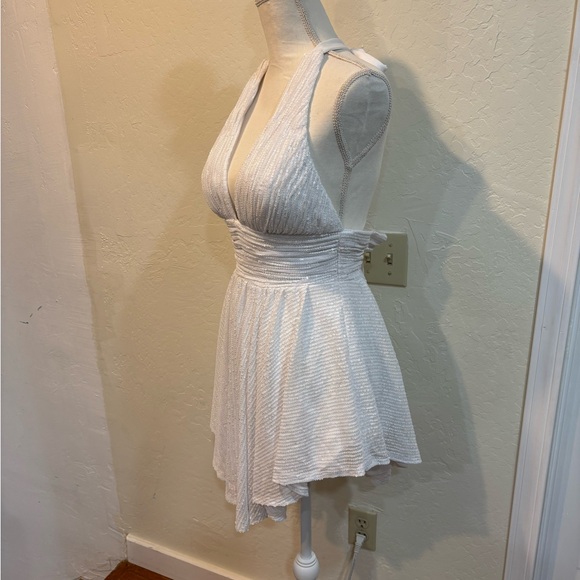 🎊🥂White Halter Dress size 2 NWOT Bridal Bachelorette - Picture 4 of 12